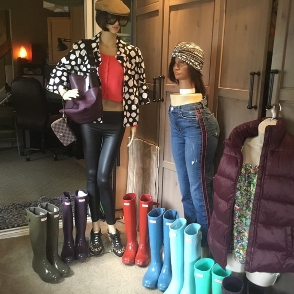 Nike Levis Hunter Frye Hudson Gap Zara lululemon